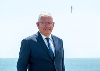 Marc Lelièvre, candidat RN–UDR à La Baule, et critique les propositions de Franck Louvrier